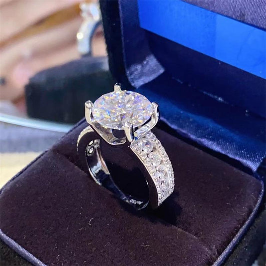 51[BETXUE A11] Lady Boss Luxury Moissanite Ring